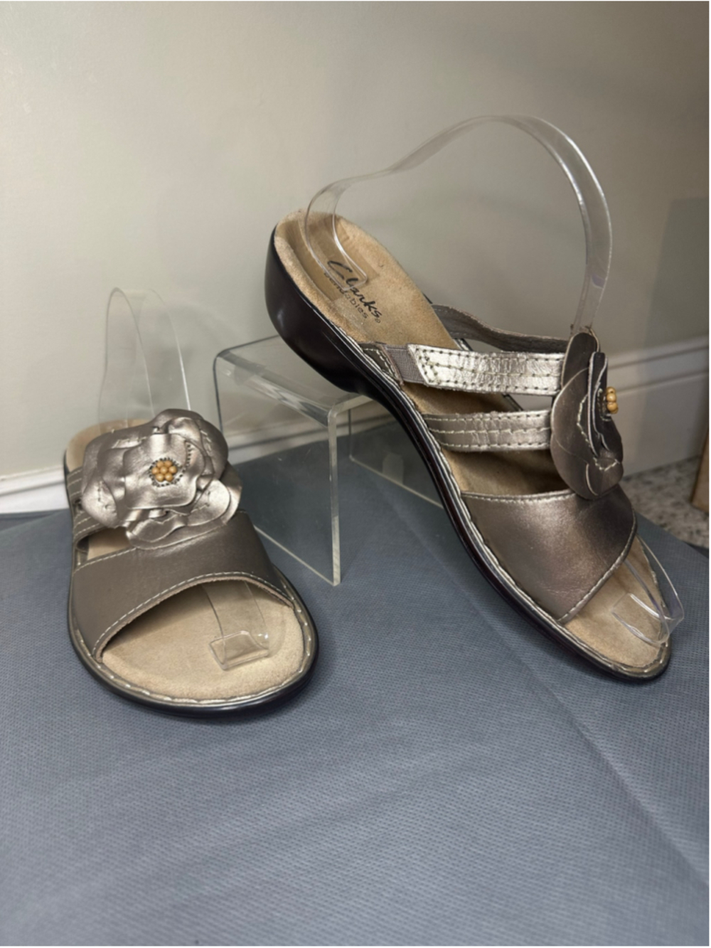 Clarks Bendables Women's Metallic Pewter Floral Slide Sandals Size 7